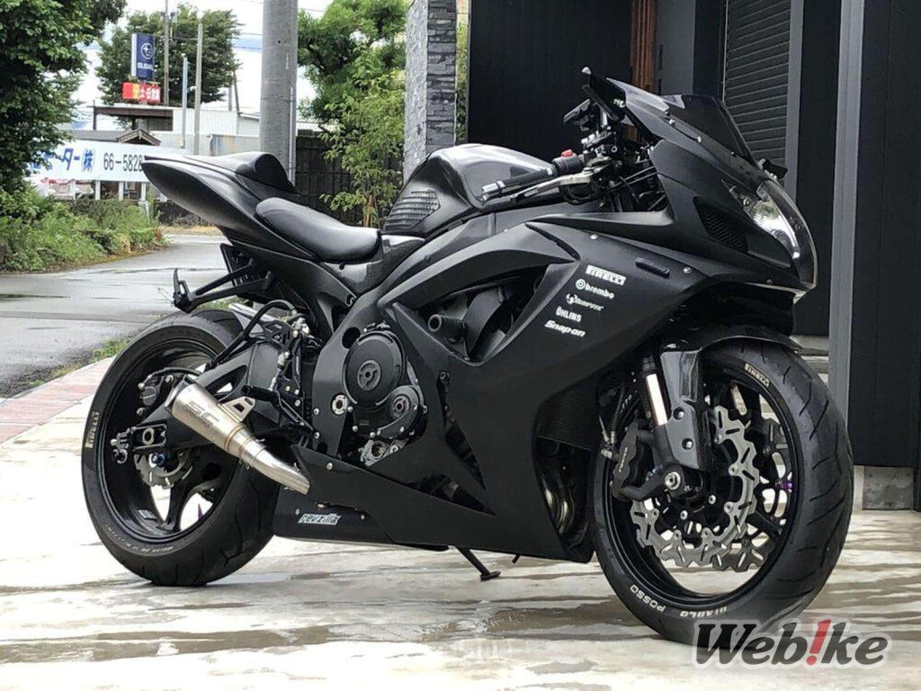 Corpo nero unificato con mono-occhio: GSX-R750 Custom