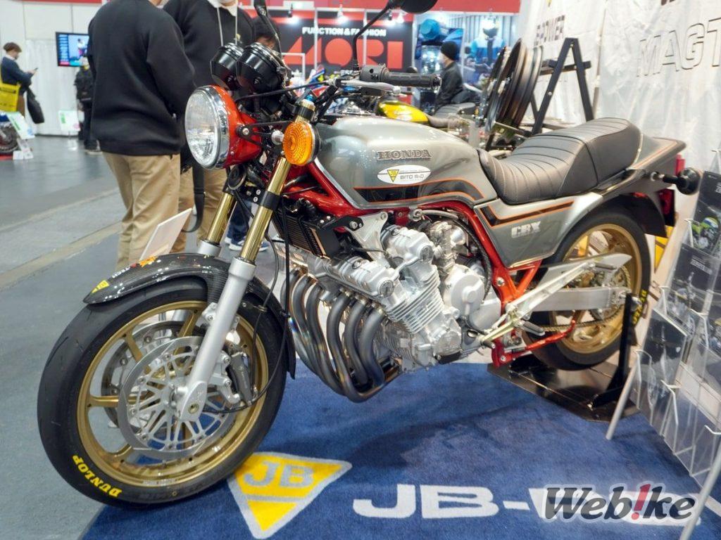 6 cilindri in linea raffreddati ad aria con forcellone di nuova concezione: Honda CBX1000 completamente personalizzata da BITO R&D