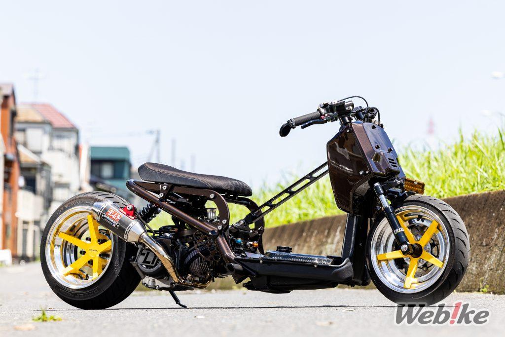 Il lusso invisibile delle nocche: Honda ZOOMER personalizzata da SCR_WORKS
