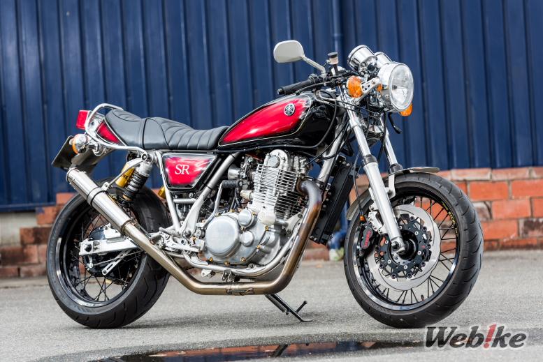 Look classico, bordo moderno: YAMAHA SR400 Custom di DELL-SARA
