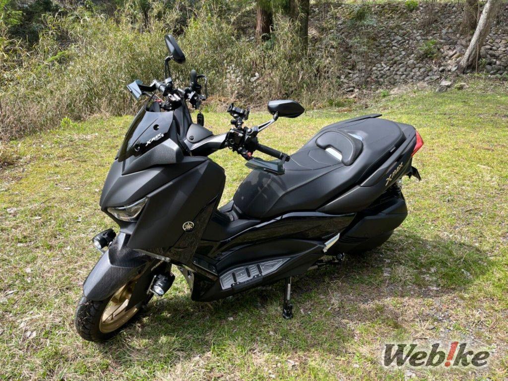 Una moto che rende il pendolarismo una gioia: YAMAHA XMAX 250 Custom
