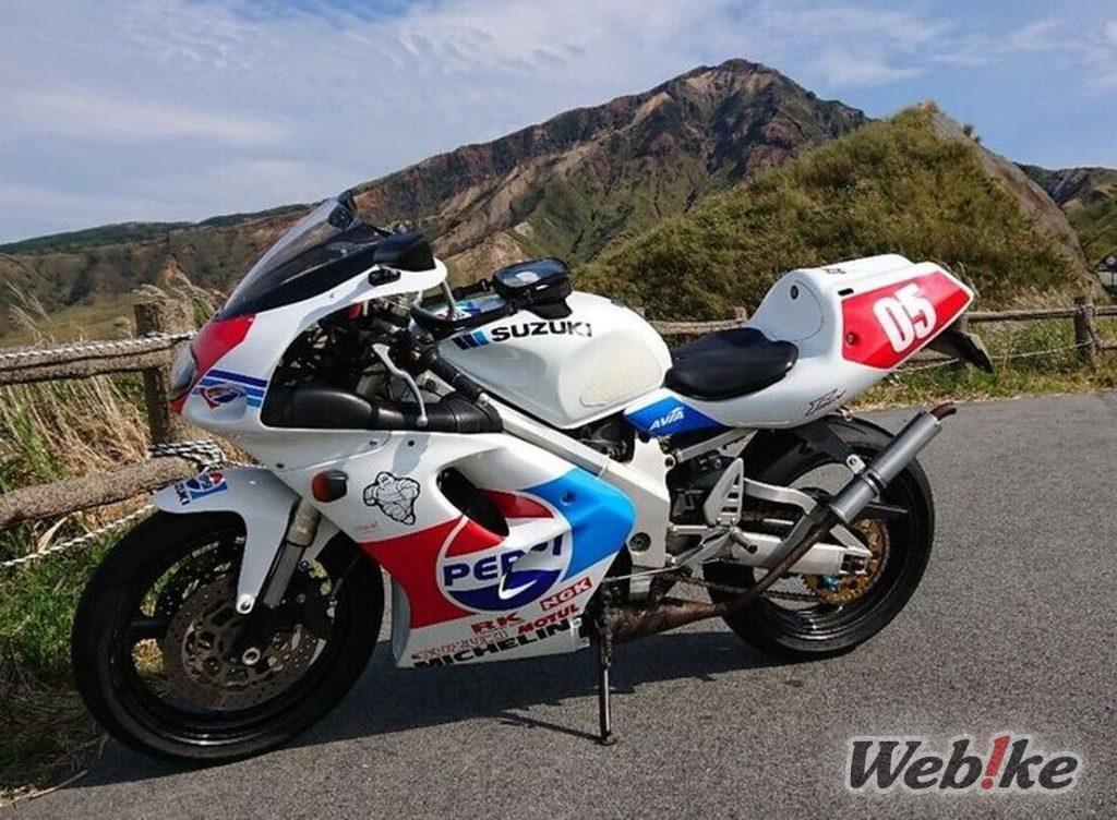 Fuori produzione, mai fuori stile: SUZUKI RGV250 Custom