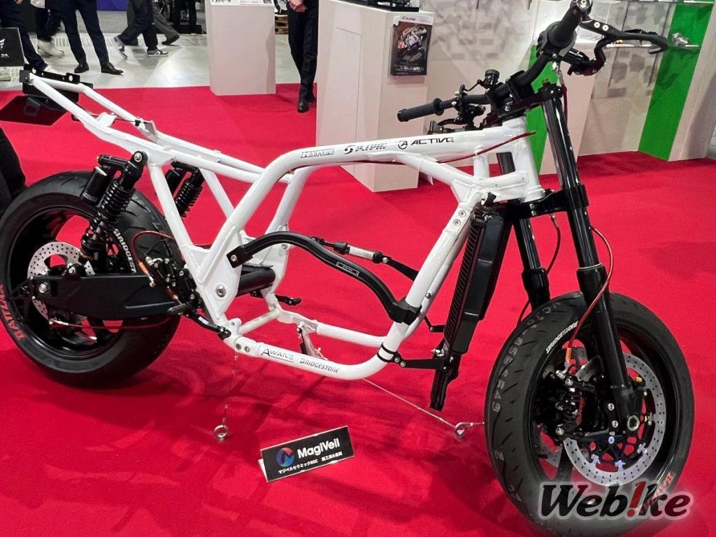 ZRX1200 DAEG personalizzata e base “Skeleton” per la macchina T.O.T. di ACTIVE! [Salone del motociclo di NAGOYA 2025]